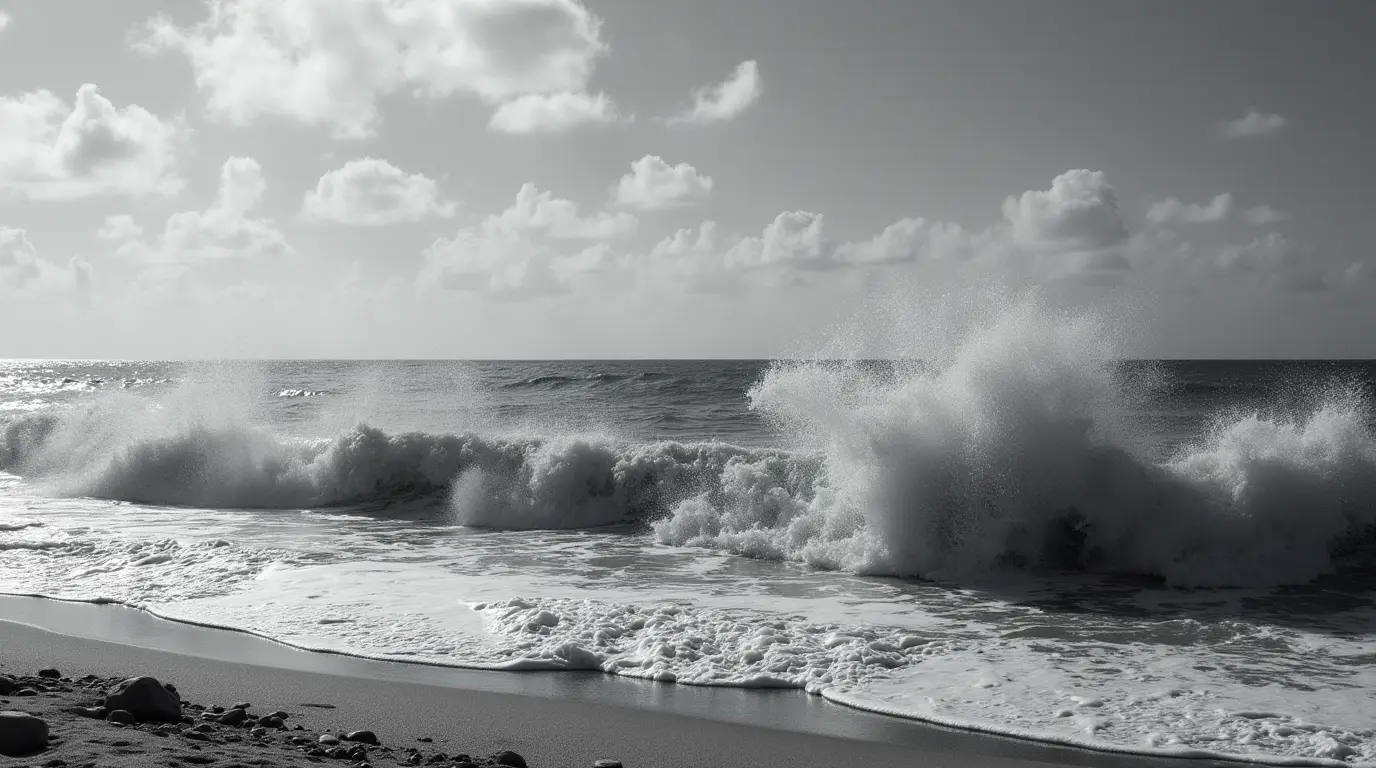 Mar tormentoso con nubes oscuras, reflejo de turbulencia emocional